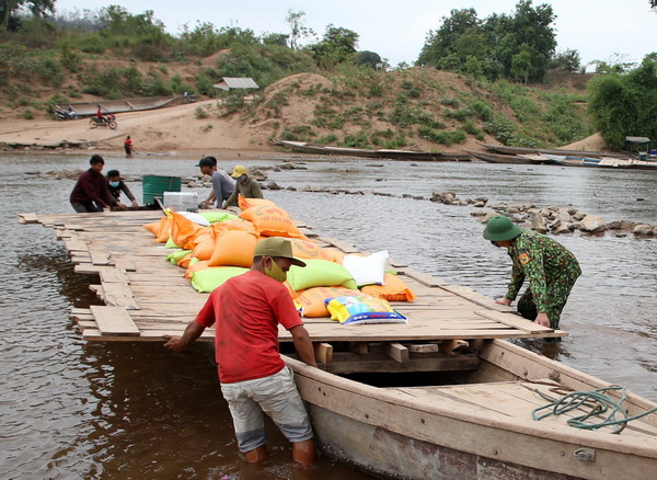 Đượm tình Việt - Lào giữa đại dịch Covid-19 (17/4/2020)